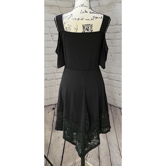Nextmia Women’s Black Cold Shoulder Swing Tunic Top (Size 20) - Picture 4 of 10